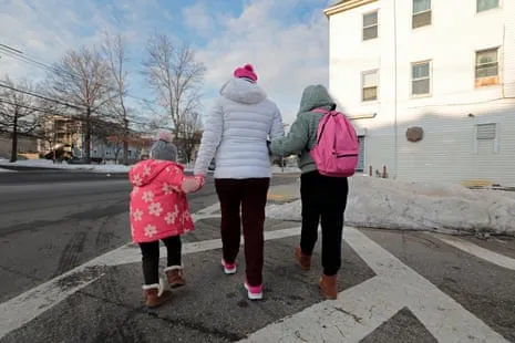 Judges Decide Opposing White House on Removing Central American Minors and Venezuelan Nationals
