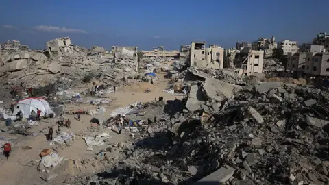 Israeli Armored Vehicles Advance into Key Gazan Civilian Area