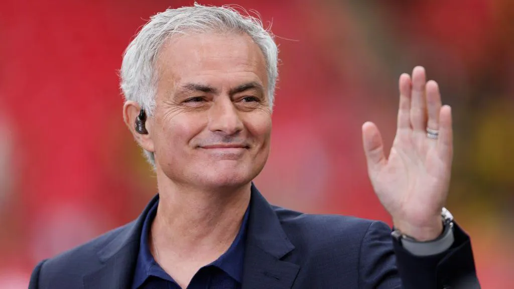 Who says no to this Portuguese giant? - Mourinho arrives for talks