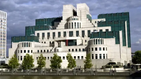 The UK's Secret Intelligence Service Launches Deep Web Gateway to Attract Agents in the Russian Federation